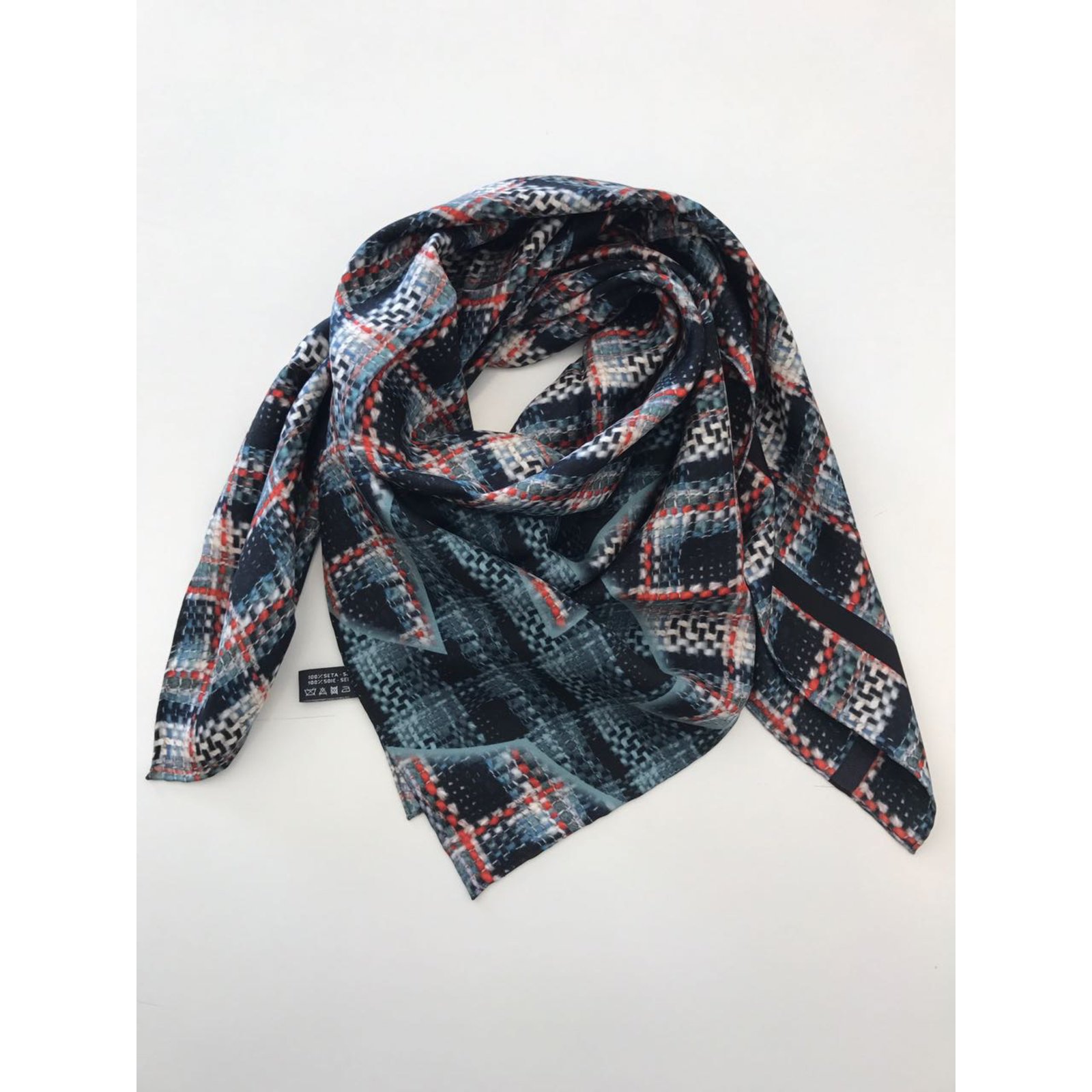 Chanel Silk scarf Scarves Silk Multiple colors ref.36175 - Joli Closet
