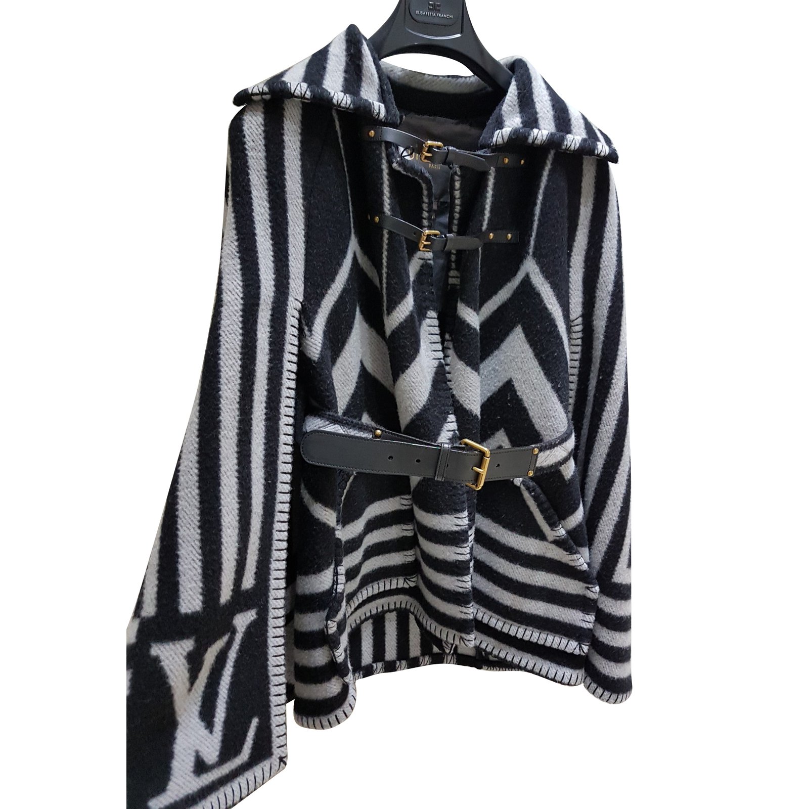 Louis Vuitton Cape Coats, Outerwear Wool Other ref.55139 - Joli Closet