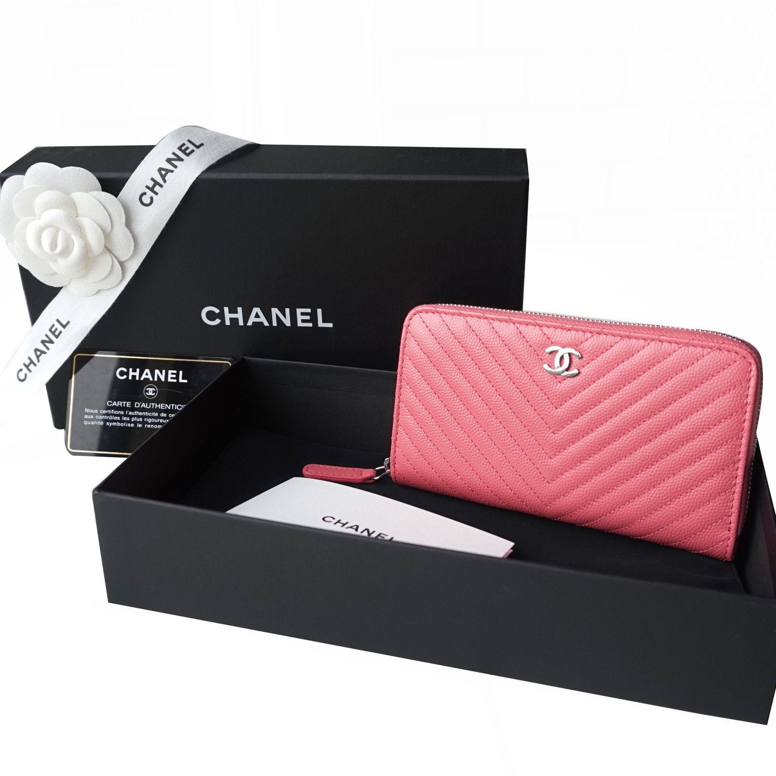 Chanel Zippy wallet Wallets Leather Pink ref.21784 - Joli Closet