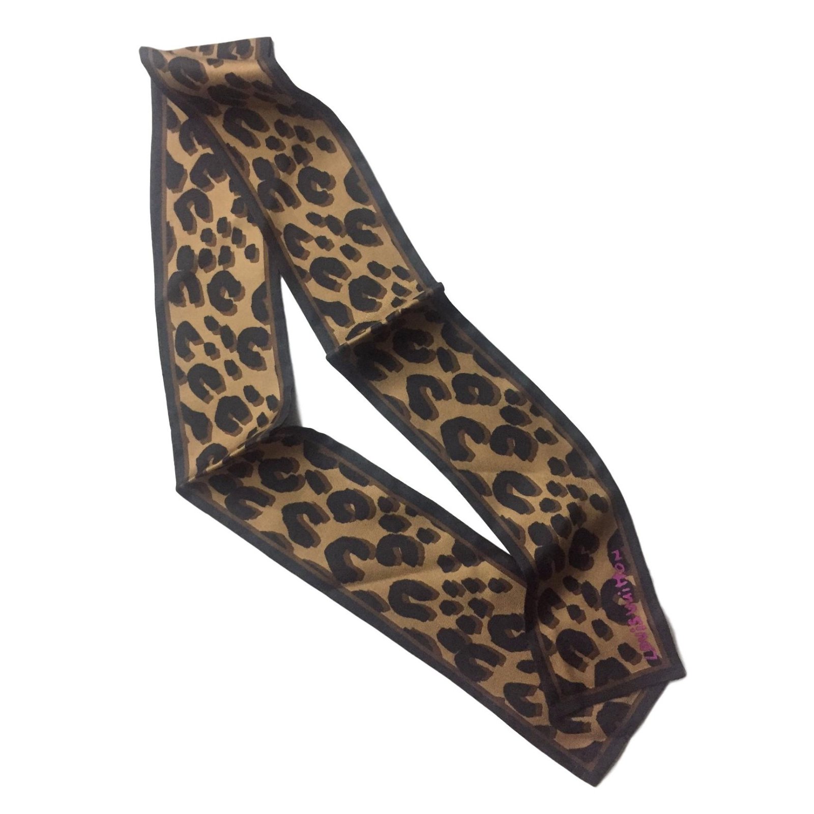 Louis Vuitton Scarf Leopard silk Scarves Silk Multiple colors ref.53409 - Joli Closet