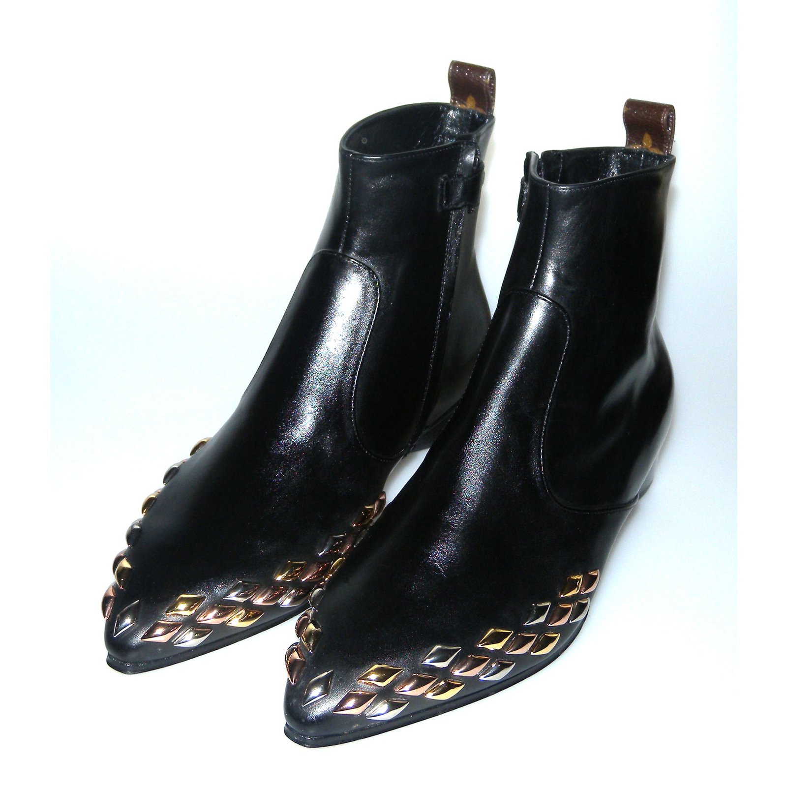 Louis Vuitton Bottine A Talon | Confederated Tribes of the Umatilla Indian Reservation